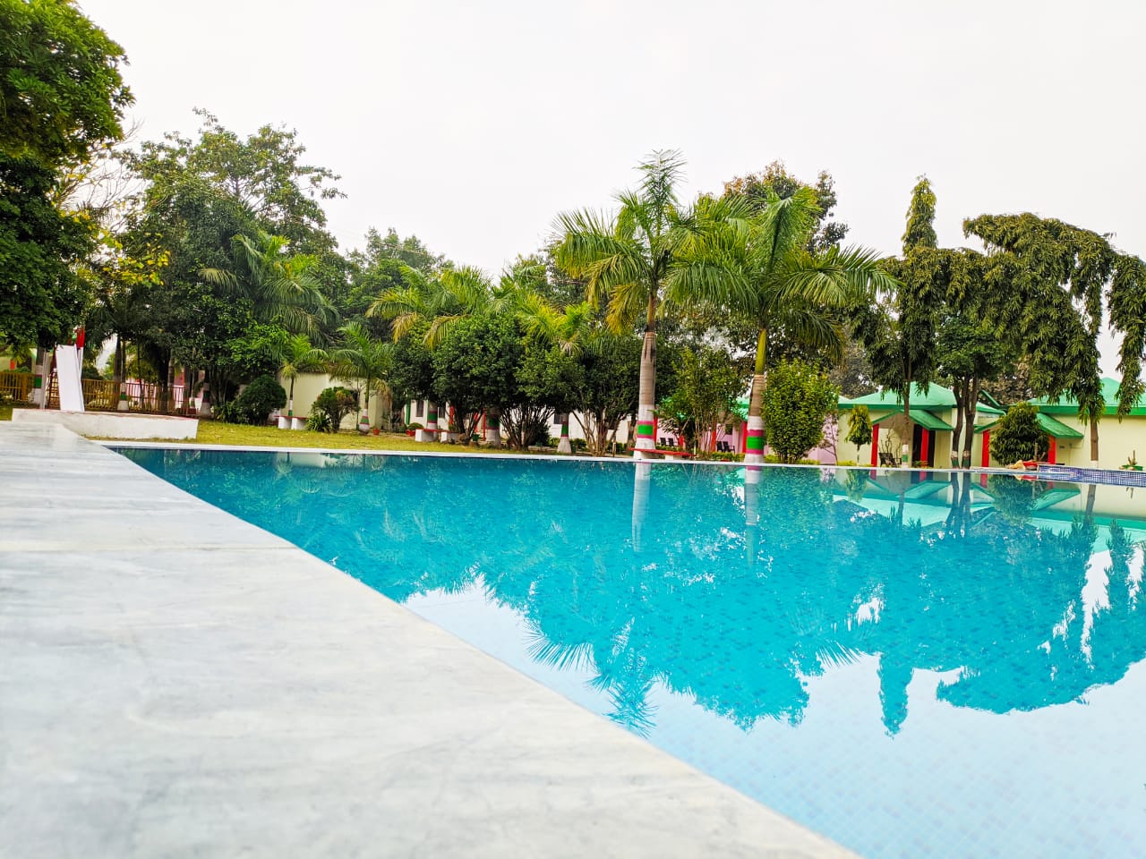 Vanya Resort Swimming Pool